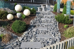 gartengestaltung-vorgarten-bank-weg-hf