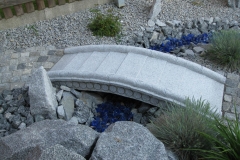 gartengestaltung-vorgarten-bruecke