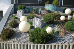 gartengestaltung-vorgarten-steine-seitlich-hf-links+