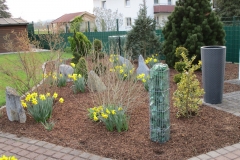 mulchgarten-saeule-blumen-1000x750
